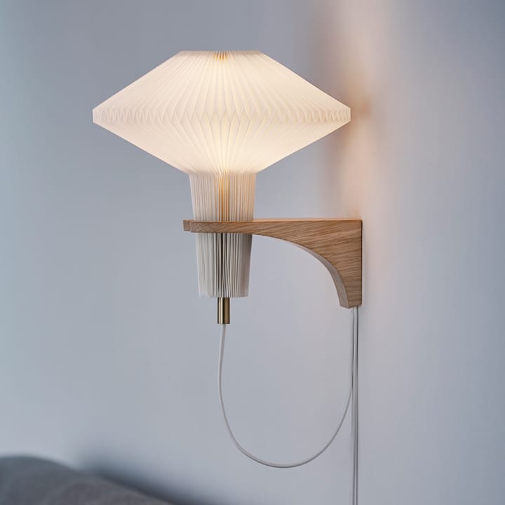 The Mushroom vegglampe, hvit, LED, veggfeste i eik Le Klint