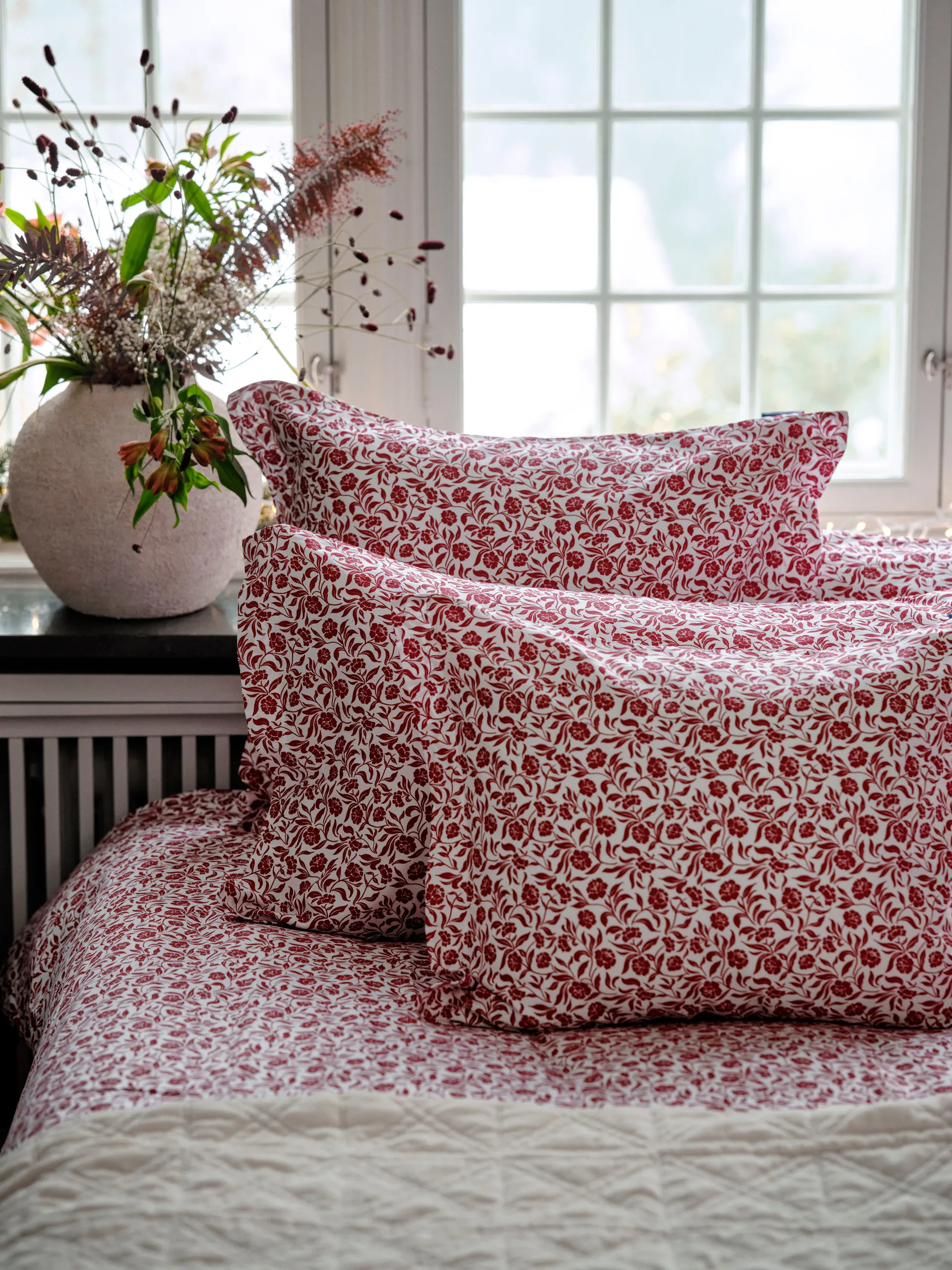 Flower Printed Cotton Sateen putetrekk 50x60 cm, Hvit-rød Lexington