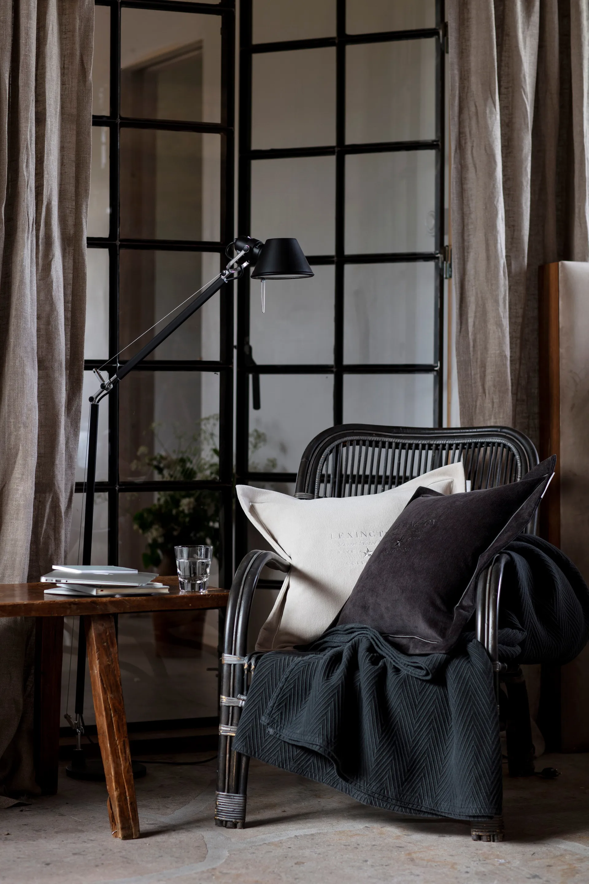 Hotel Velvet putevar 50 x 50 cm, Mørkegrå Lexington