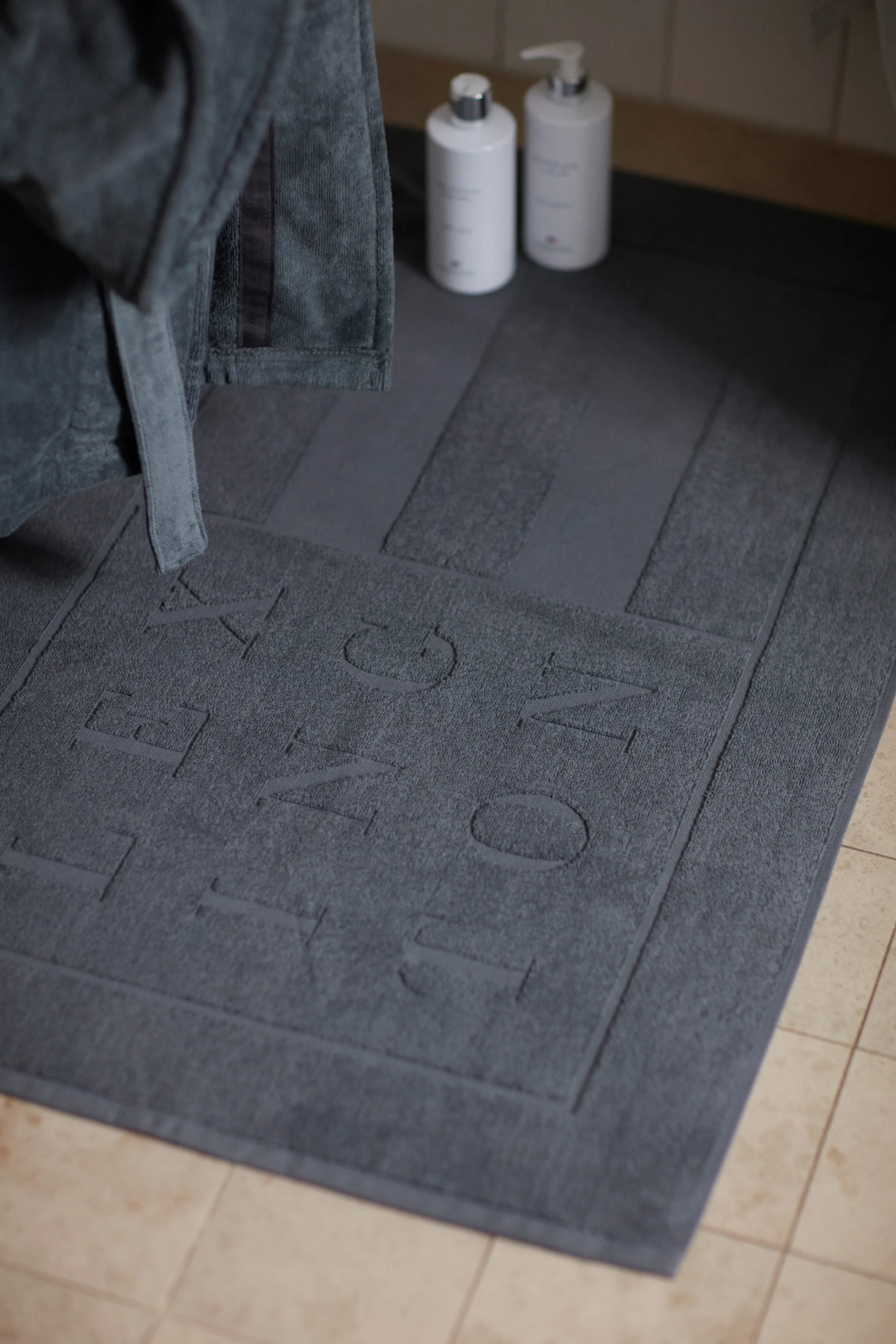 Lexington Hotel baderomsmatte 60 x 90 cm, Dark grey Lexington