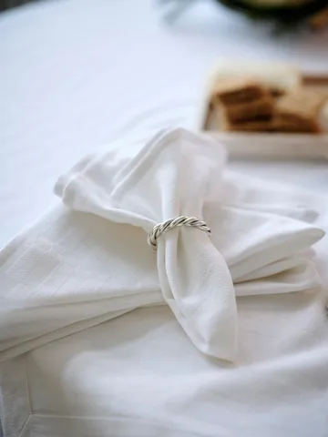 White Jacquard Cotton duk 150x250 cm - Hvit - Lexington