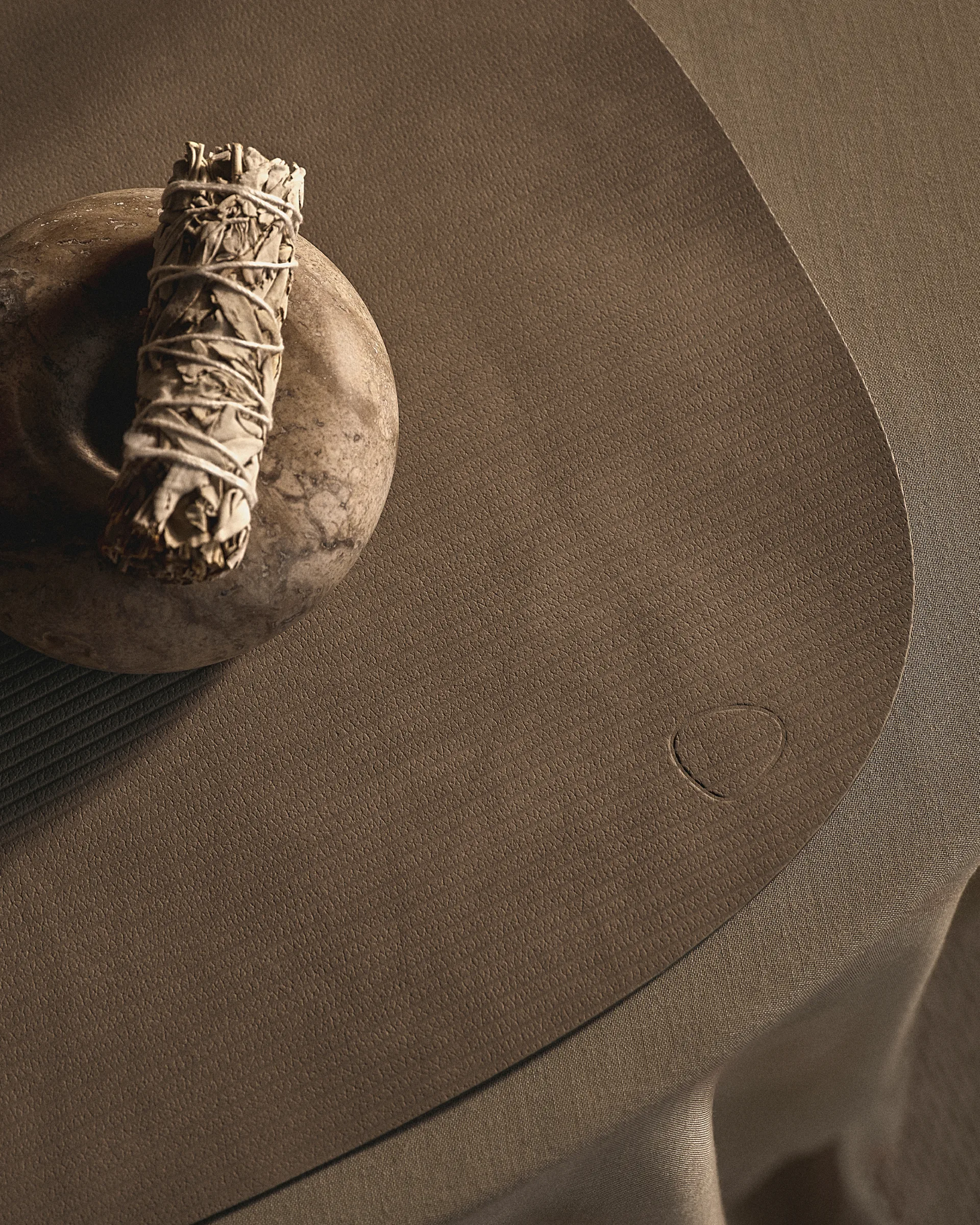 Corduroy bordbrikke curve L, Nomad Grey LIND DNA