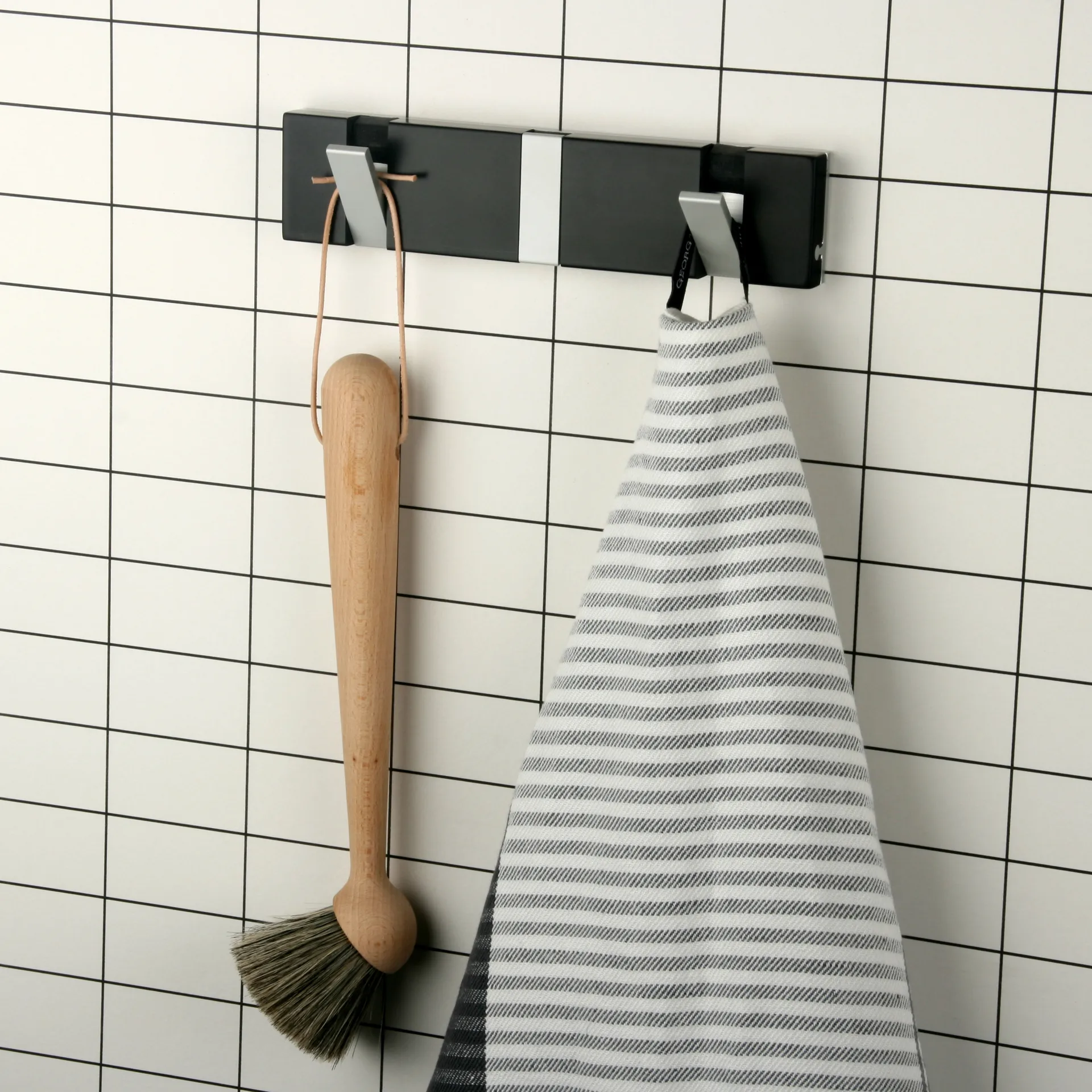 Loca Knax knaggrekke 20 cm kompositt, sort LoCa