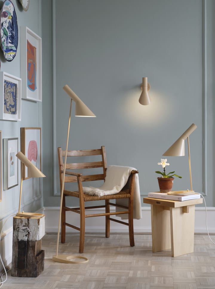 AJ gulvlampe, Warm sand Louis Poulsen
