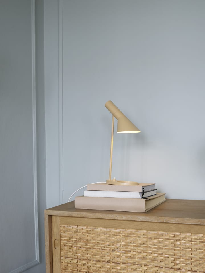 AJ MINI bordlampe, Warm sand Louis Poulsen