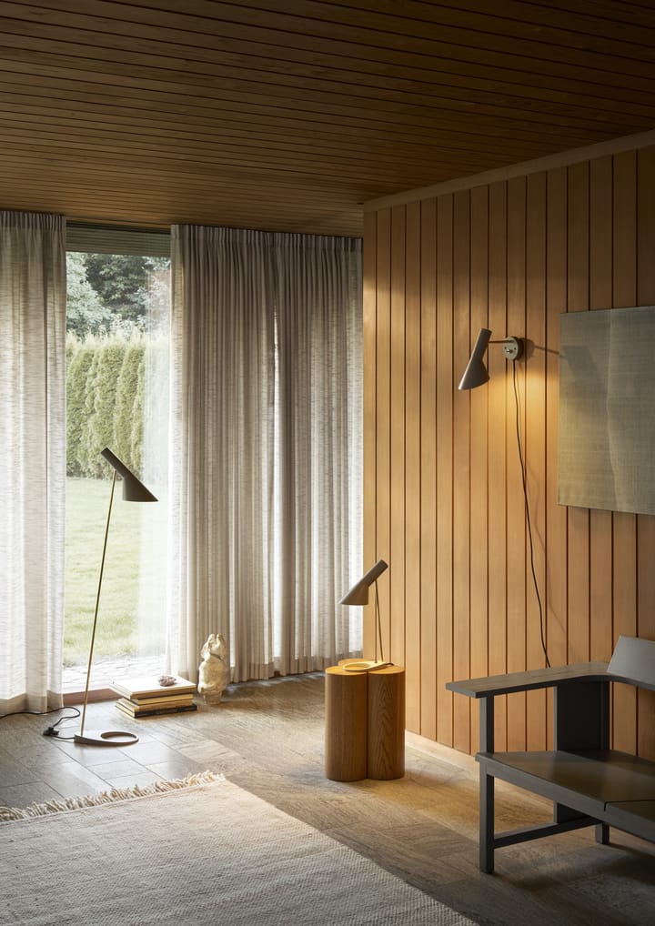 AJ vegglampe, Brass-warm grey Louis Poulsen