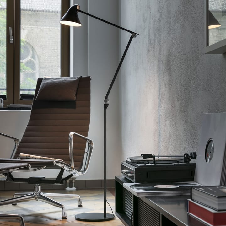 NJP gulvlampe, Lysegrå, LED, 3000k Louis Poulsen