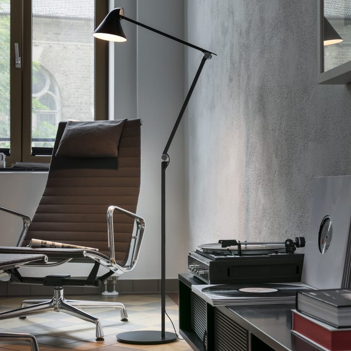 NJP gulvlampe, Svart Louis Poulsen