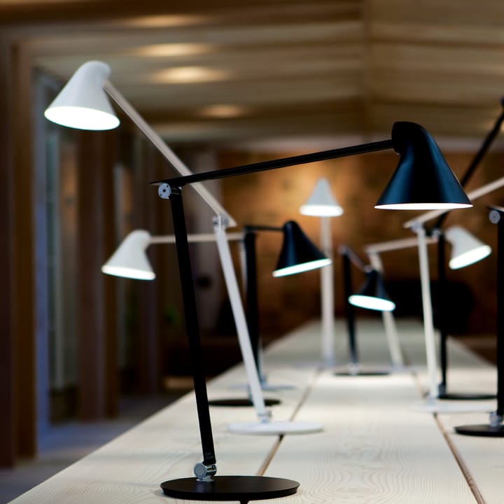 NJP skrivebordslampe, Lysegrå, klemme, 3000k Louis Poulsen