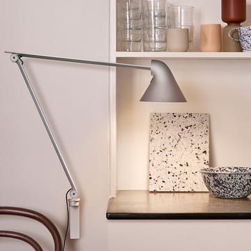 NJP vegglampe - Hvit, lang arm, LED, 3000k - Louis Poulsen