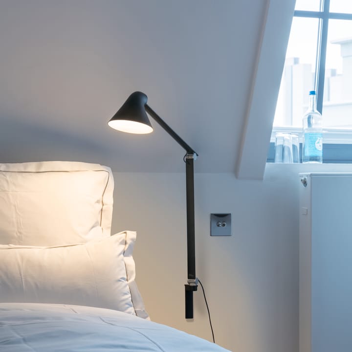 NJP vegglampe lang arm, Svart Louis Poulsen
