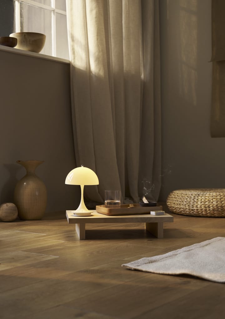 Panthella 160 Portable v3 bordlampe, Opal beige Louis Poulsen