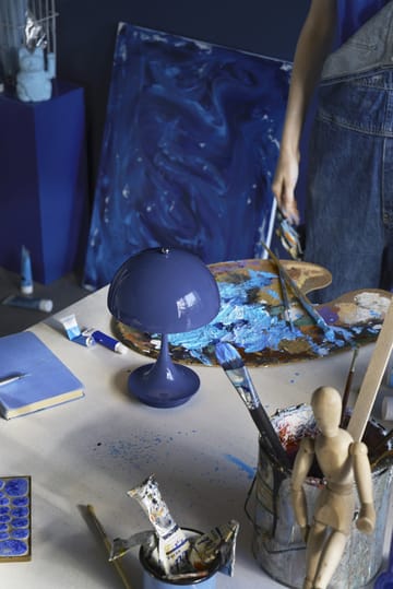 Panthella 160 Portable v3 bordlampe - Opaque indigo - Louis Poulsen