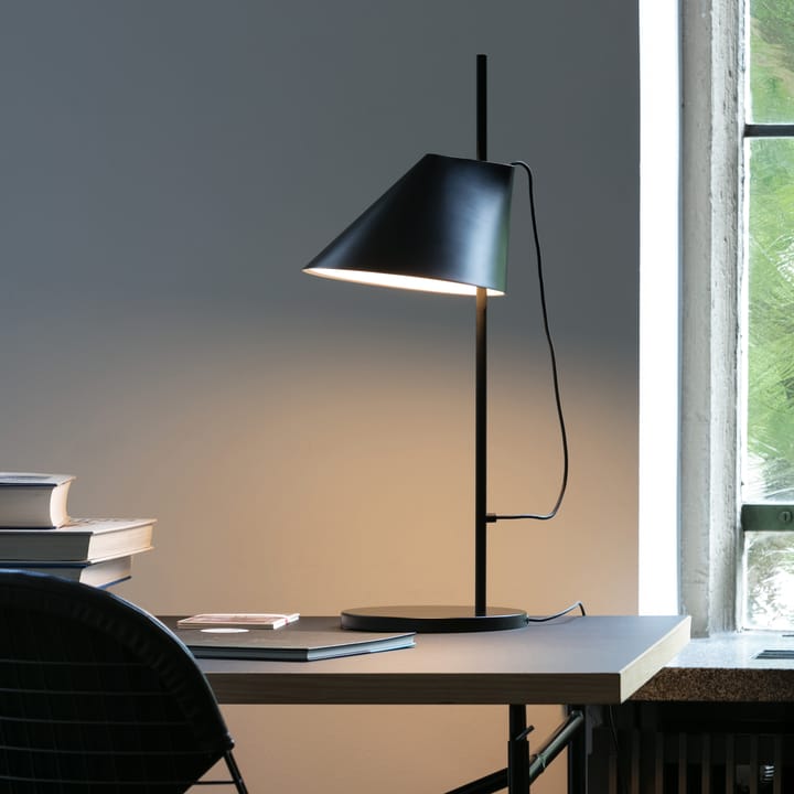 Yuh bordlampe, Svart Louis Poulsen