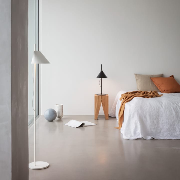 Yuh bordlampe, Svart Louis Poulsen