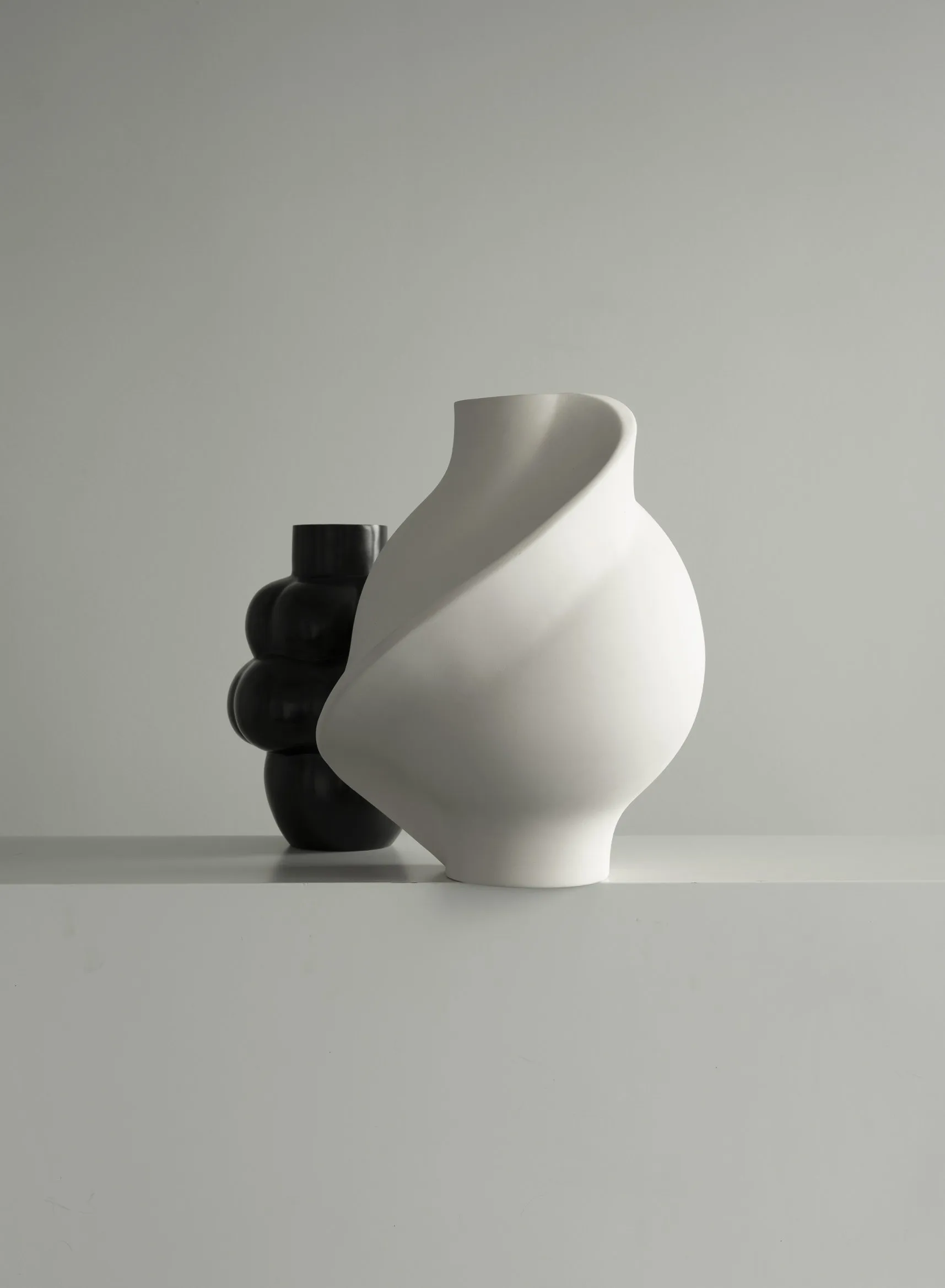 Pirout vase 02 42 cm, Raw White Louise Roe