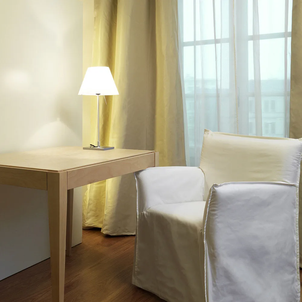 Costanza D13c bordlampe, hvit Luceplan