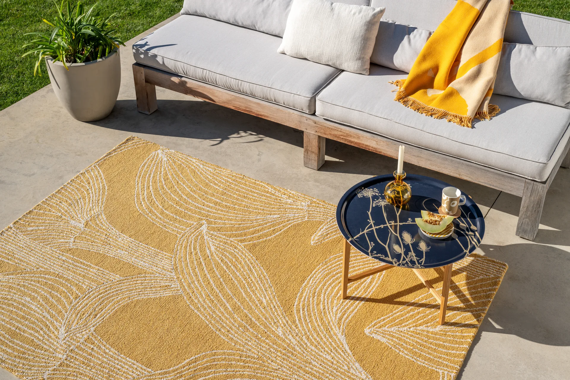 Kukat puhkeavat teppe outdoor, Straw, 200x280 cm Marimekko