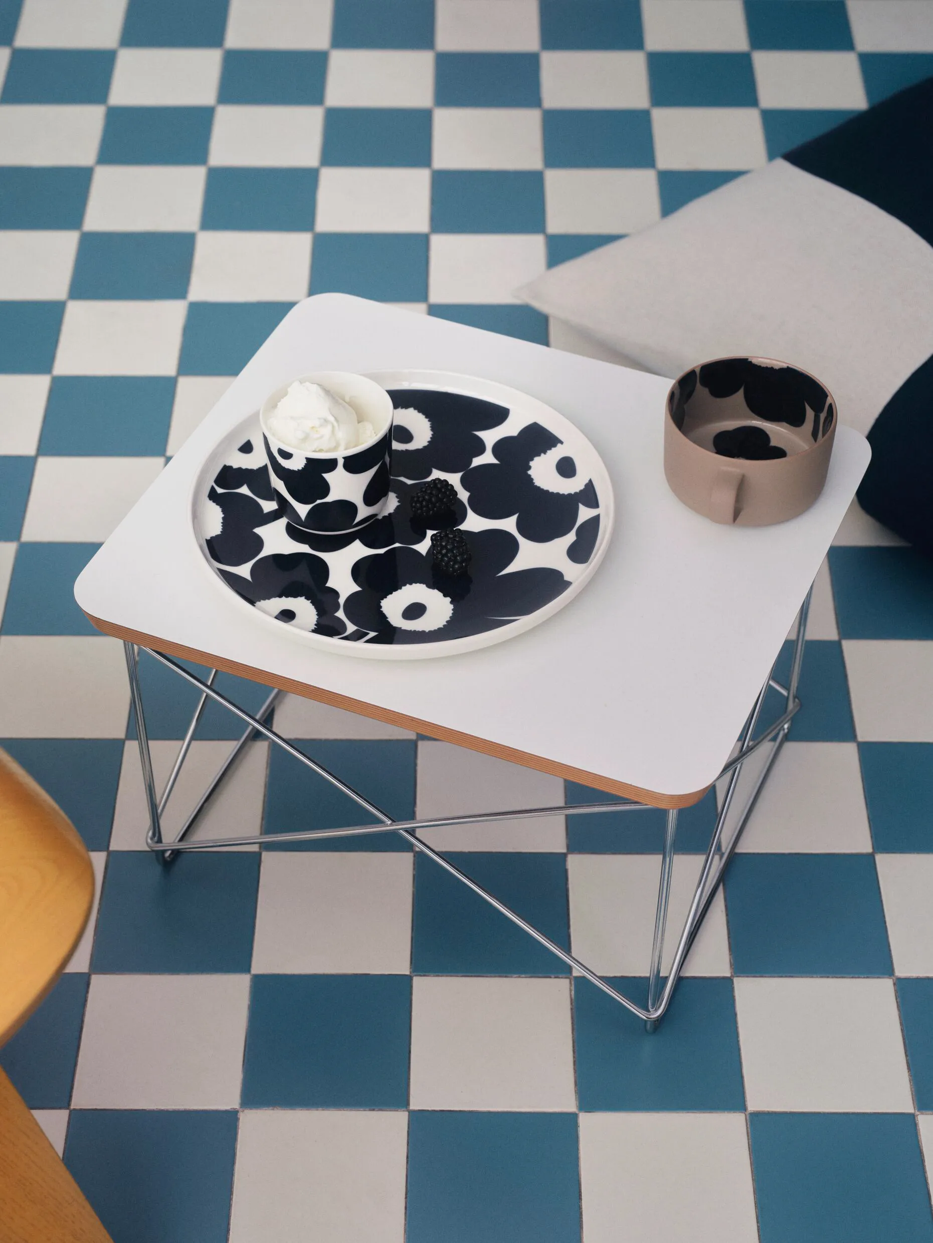 Unikko tallerken Ø 25, Hvit-mørkeblå Marimekko