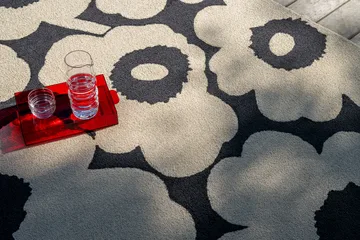 Unikko teppe outdoor - Charcoal-white, 140x200 cm - Marimekko