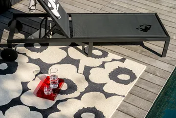 Unikko teppe outdoor - Charcoal-white, 160x230 cm - Marimekko