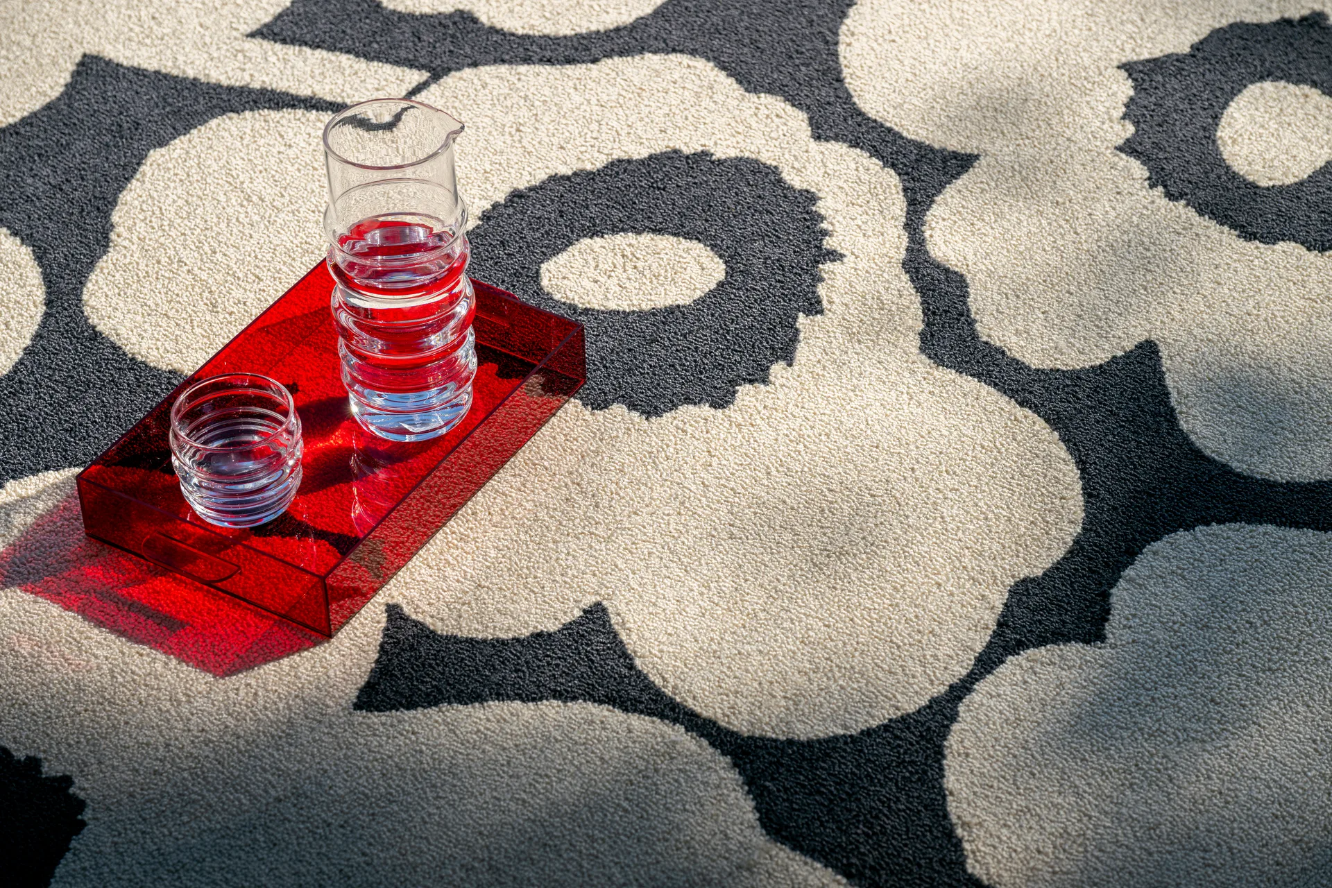 Unikko teppe outdoor, Charcoal-white, 200x280 cm Marimekko