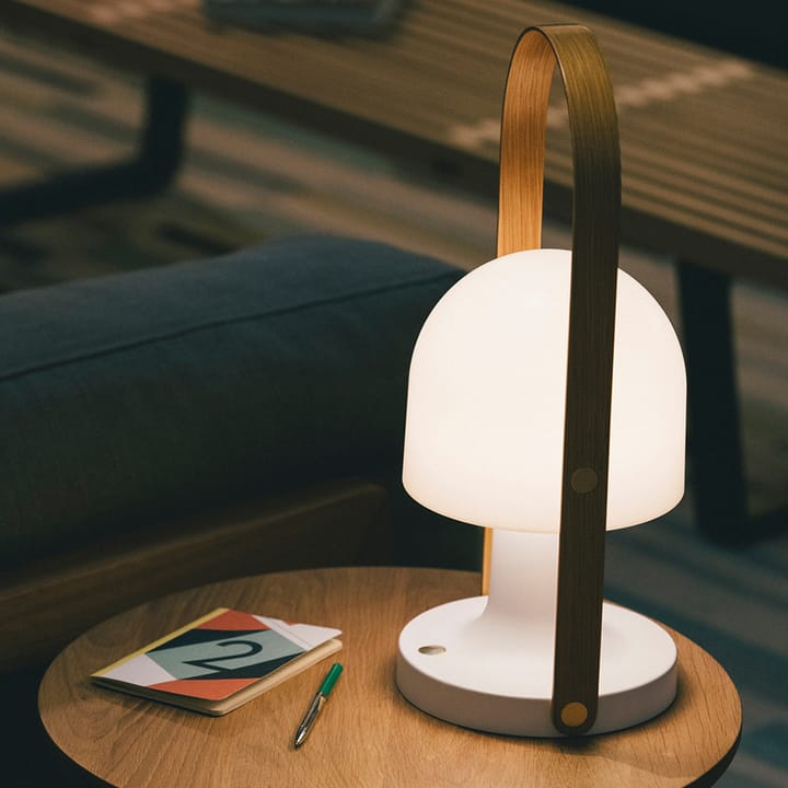 FollowMe Plus bordlampe, white, håndtak i eik Marset