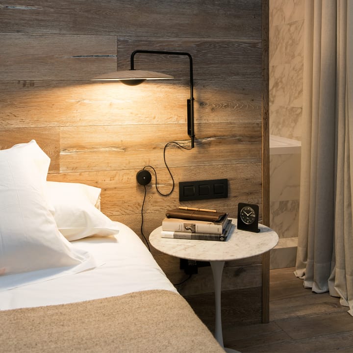 Ginger 20 A vegglampe, wenge, svart stål stativ Marset