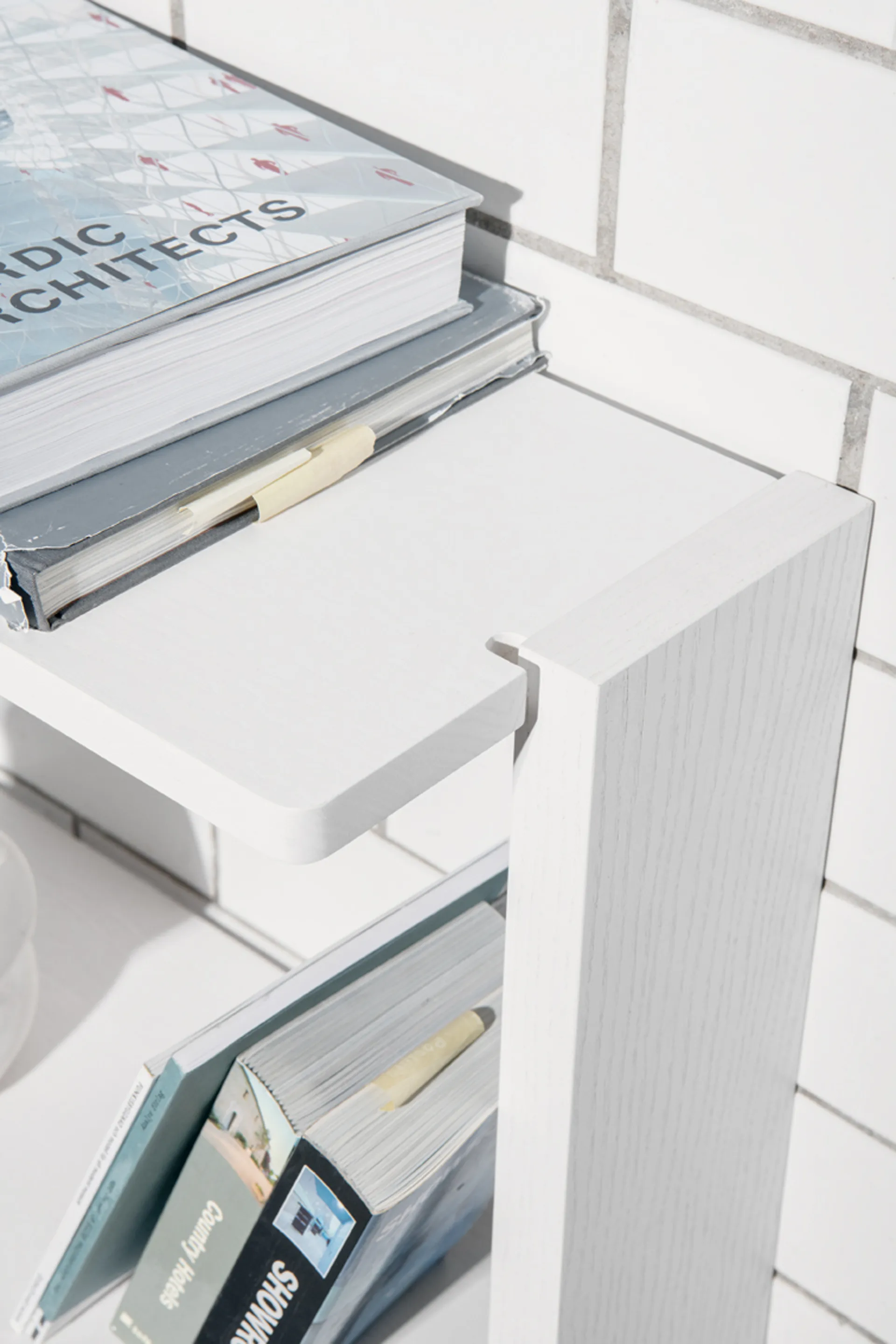 Gridlock – S1-A3-O vegghylle, White stained Ash Massproductions