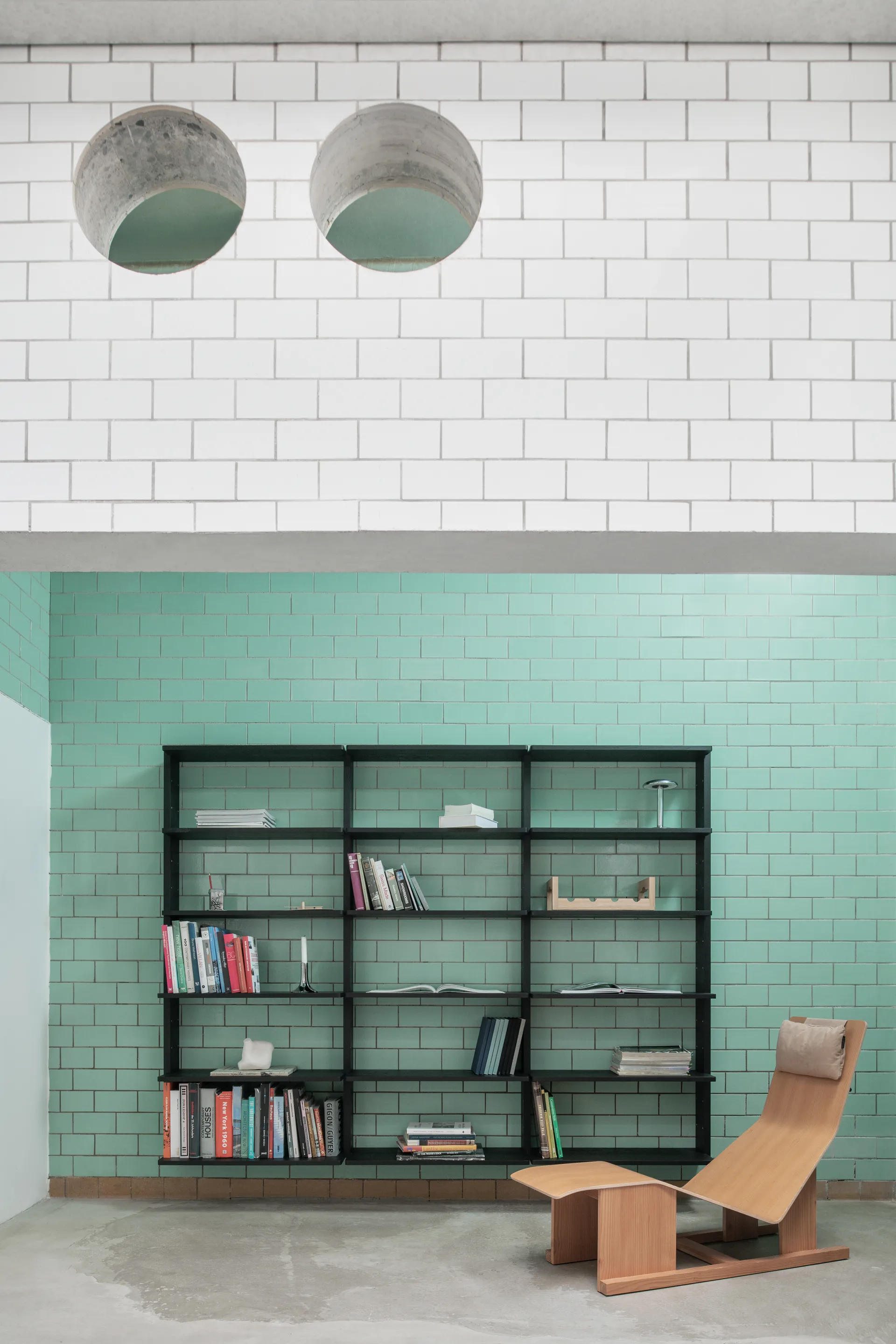 Gridlock – T3-A9-9 vegghylle, Black stained Ash Massproductions