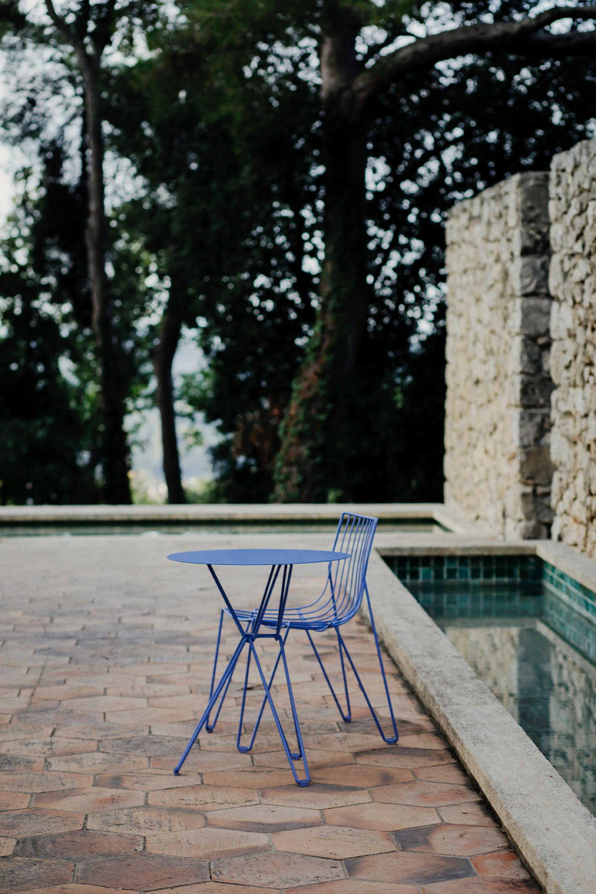 Tio cafébord, Overseas Blue Massproductions