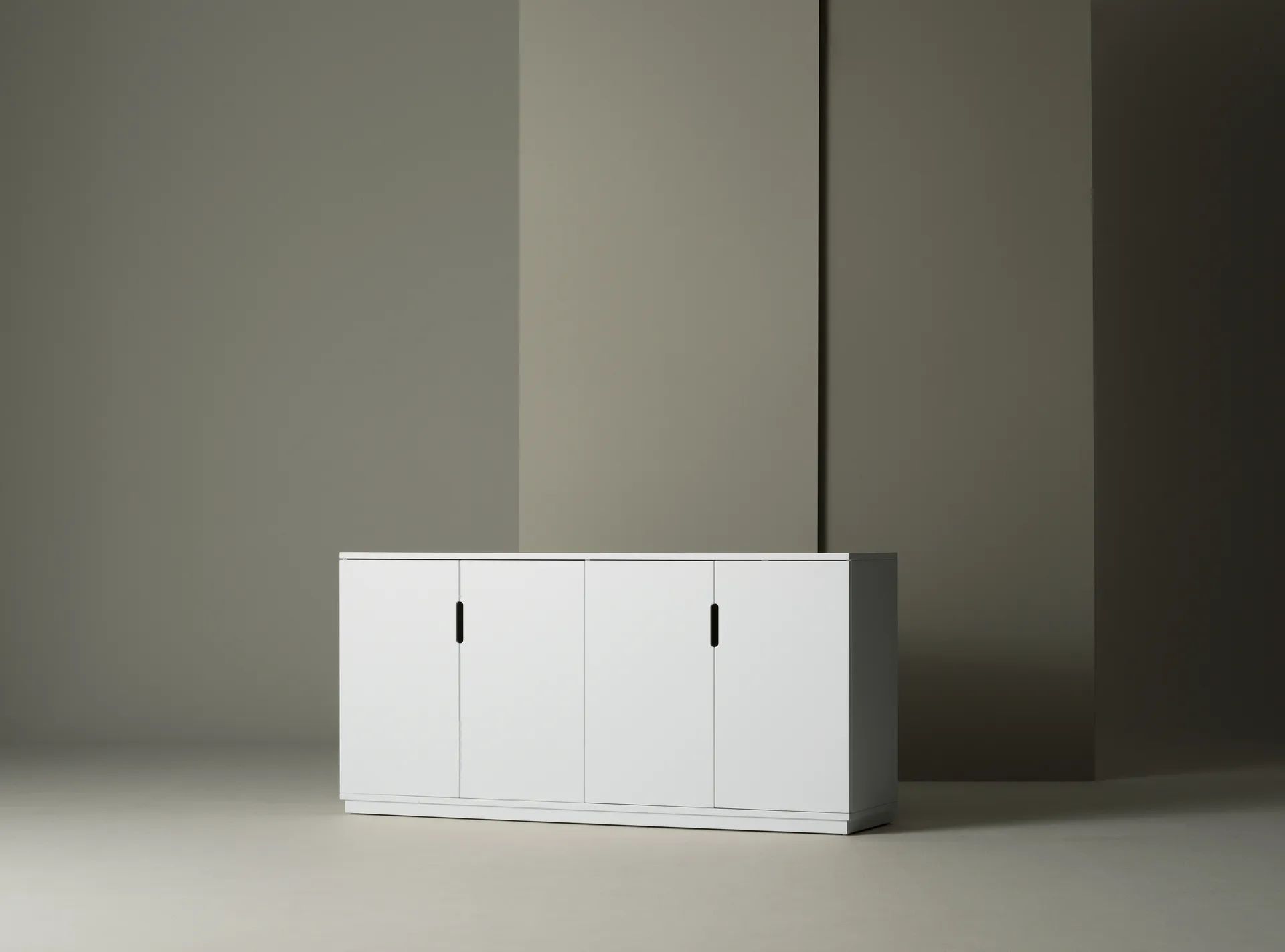 Aoko sideboard 77x160 cm, hvit lakk Mavis