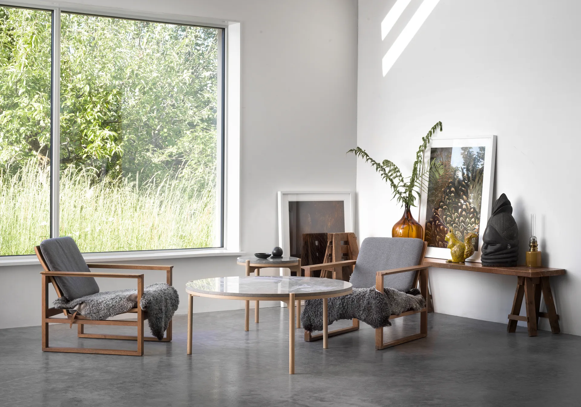 Dondo sofabord hvitpigmentert eik Ø80 cm, Høvlet kalkstein Mavis