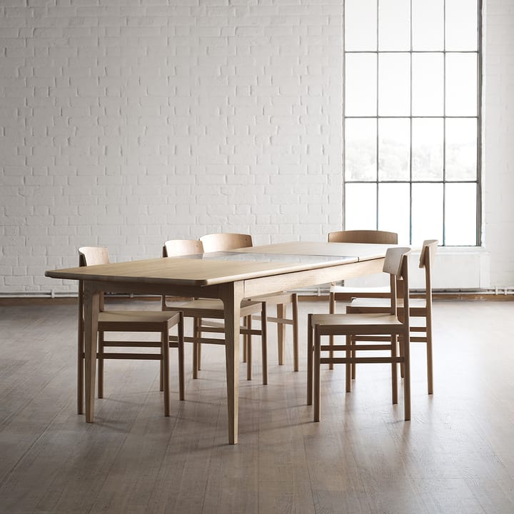 Höllviken spisebord, eik hvitpigmentert mattlakk, 2 ilegg, beige mdf á 50 cm Mavis