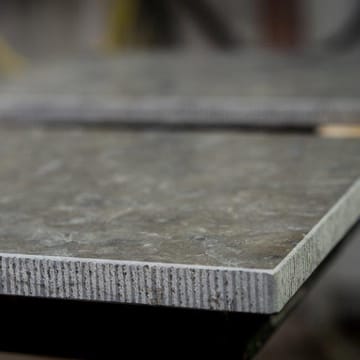 Höllviken toppplate - marmor hvit, til mediabenk - Mavis