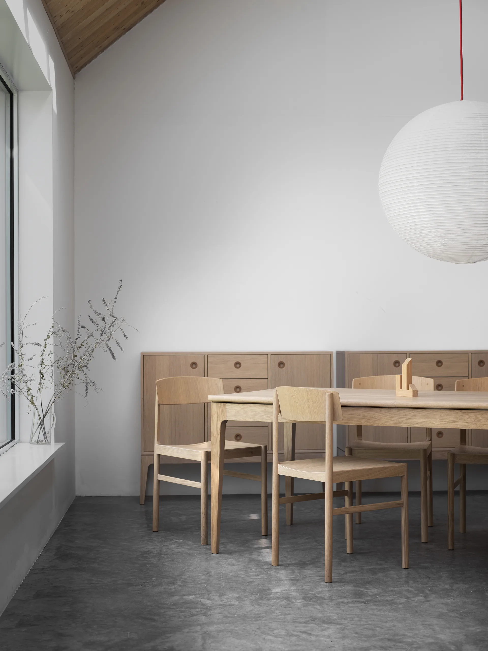 Rod stol, Hvitpigmentert mattlakkert eik Mavis