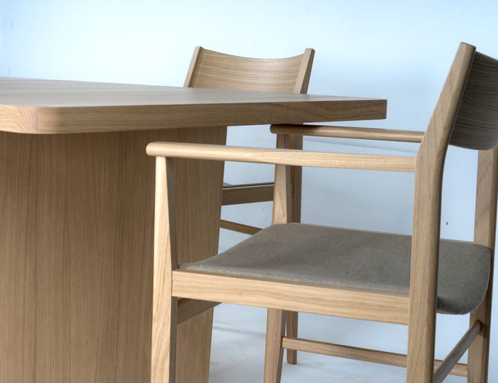 Siza armlenestol, Hvitpigmentert eik-lin sete Mavis