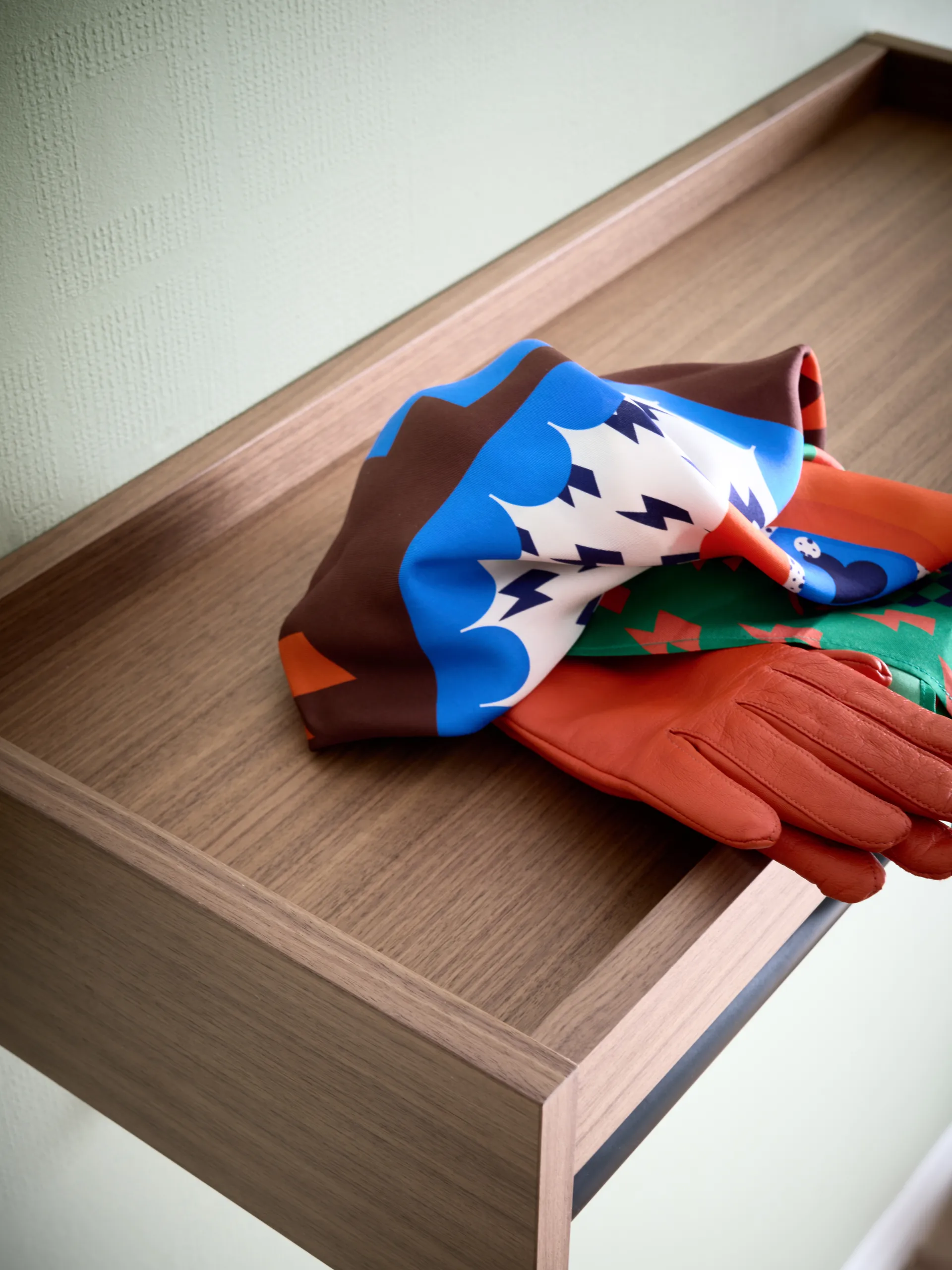 Gentle hattehylle, Valnøtt, 78x15x32 cm Maze