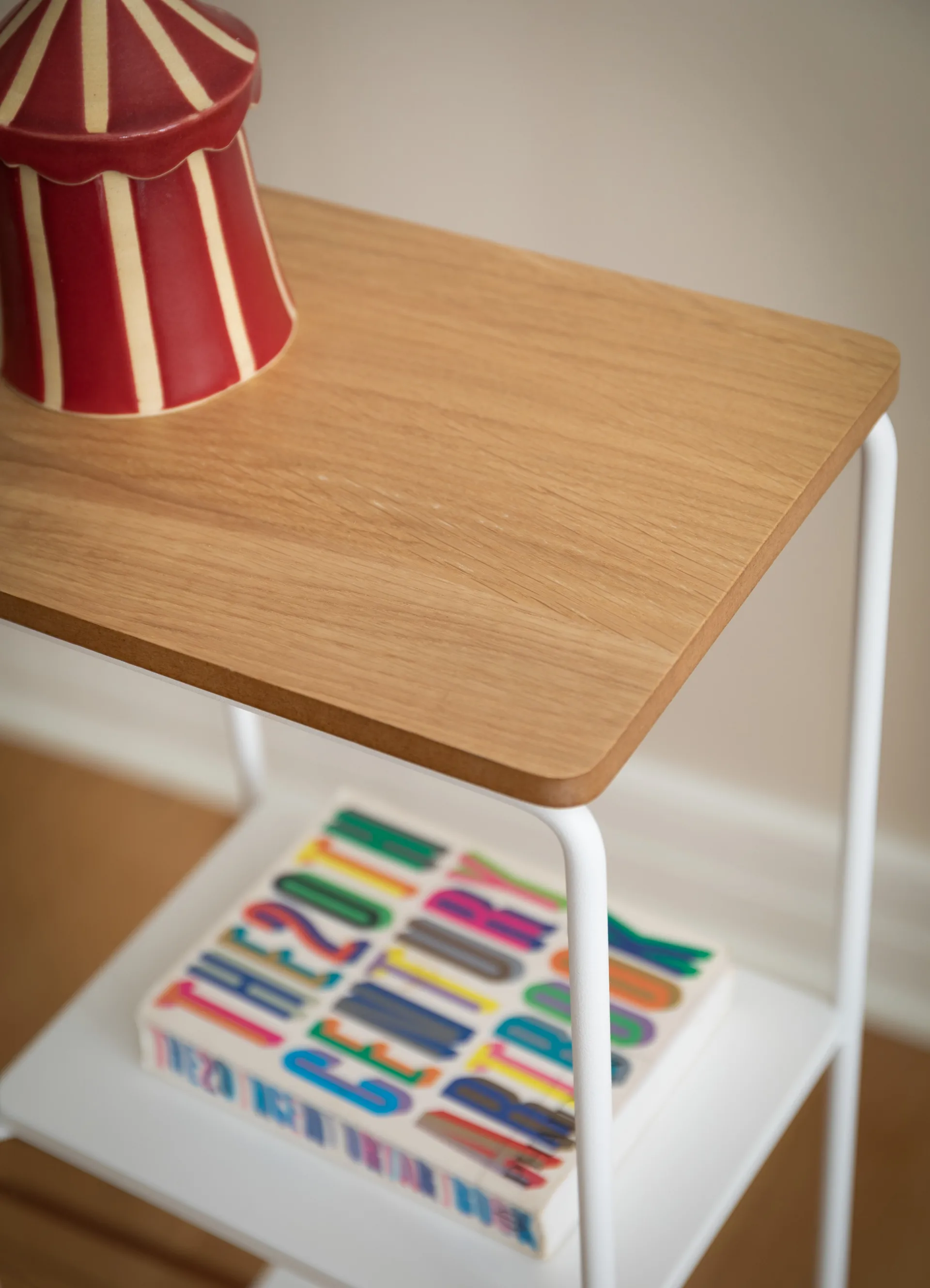 Mixrack Floor Shelf L hylle 26 x 19 x 82,2 cm, Oak-white Maze