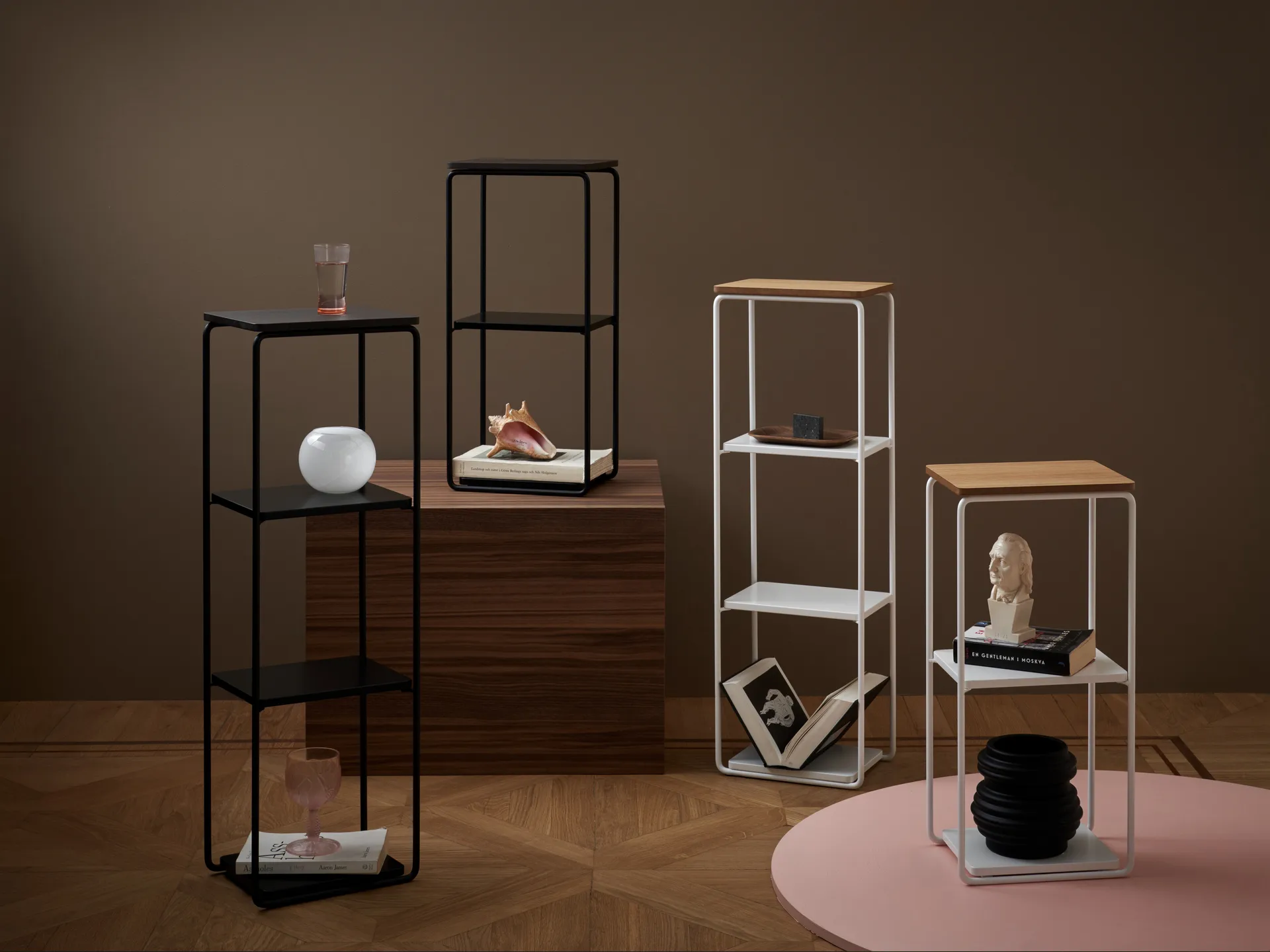 Mixrack Floor Shelf L hylle 26 x 19 x 82,2 cm, Stained oak-black Maze