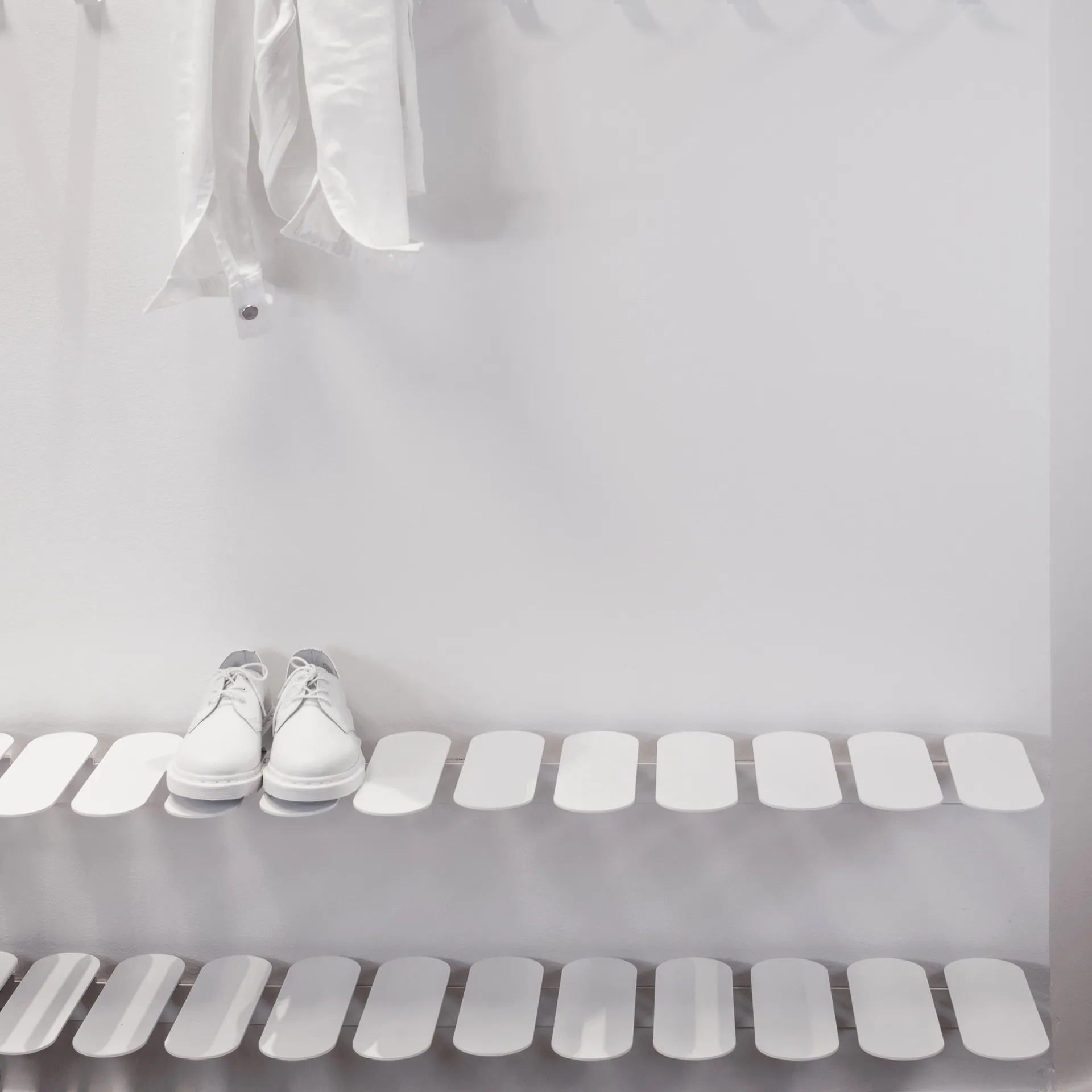 Step skohylle, hvit Maze