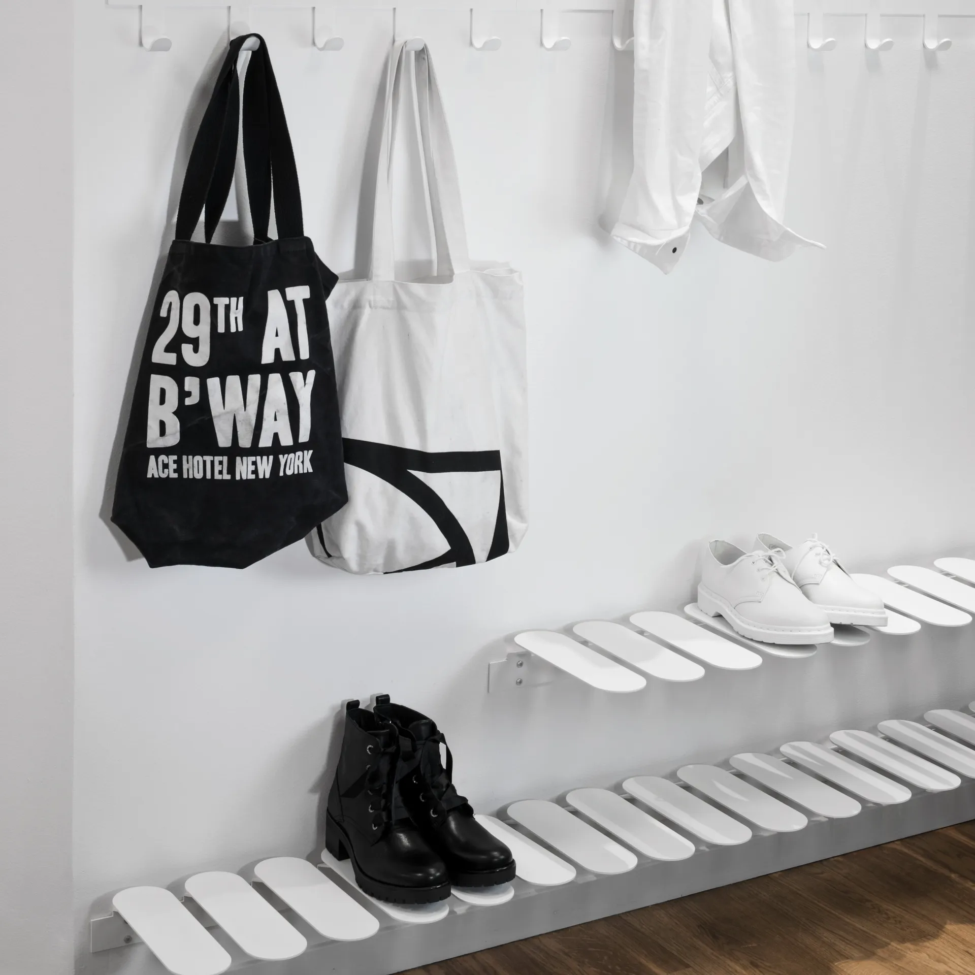 Step skohylle, hvit Maze