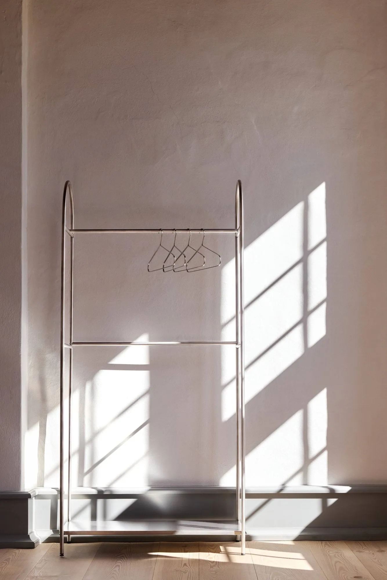 Arch klesstativ, Sølvfarget, 39x92x186 cm Mette Ditmer