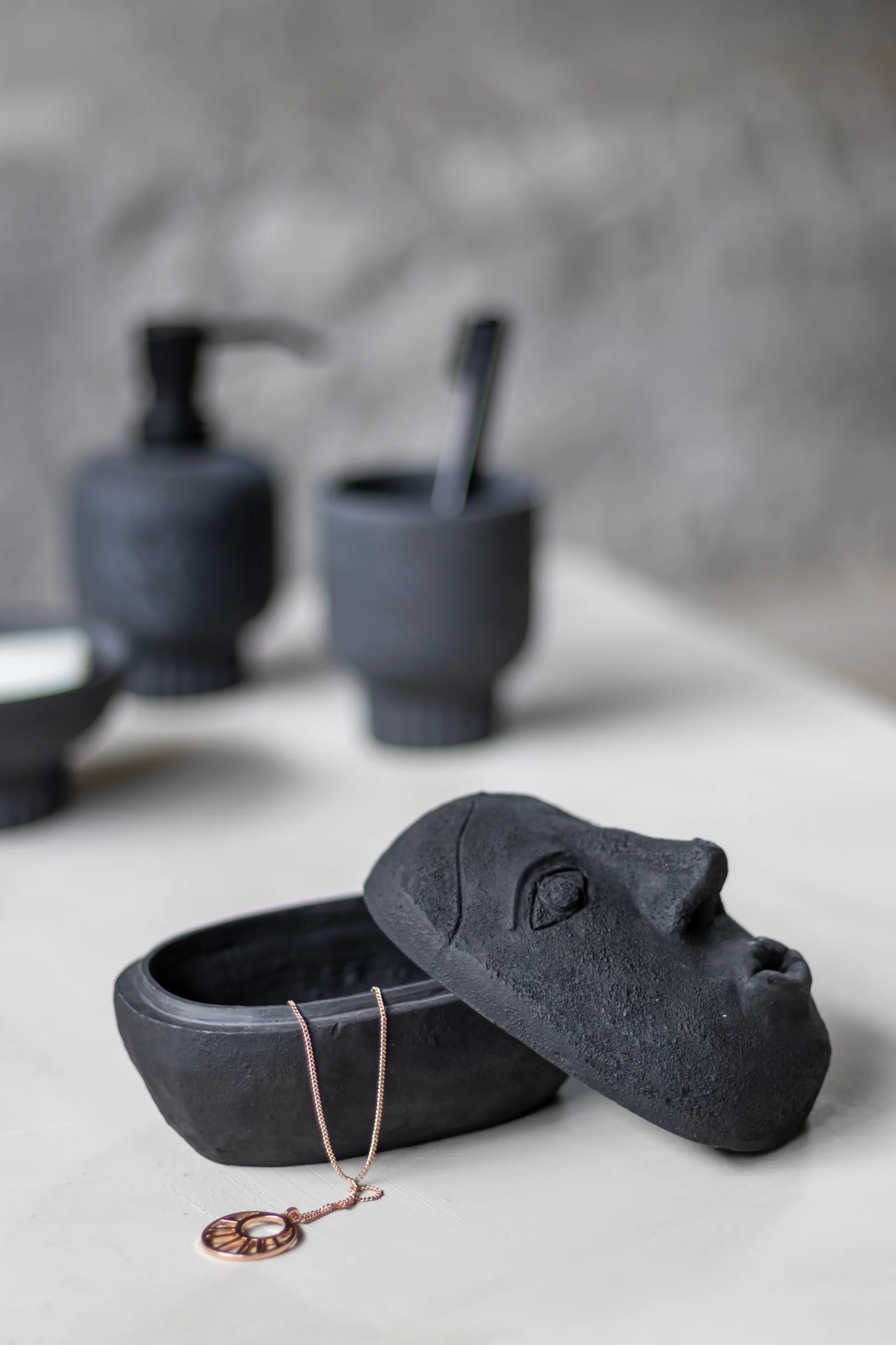 Art piece face eske 9 x 12 cm, Black Mette Ditmer