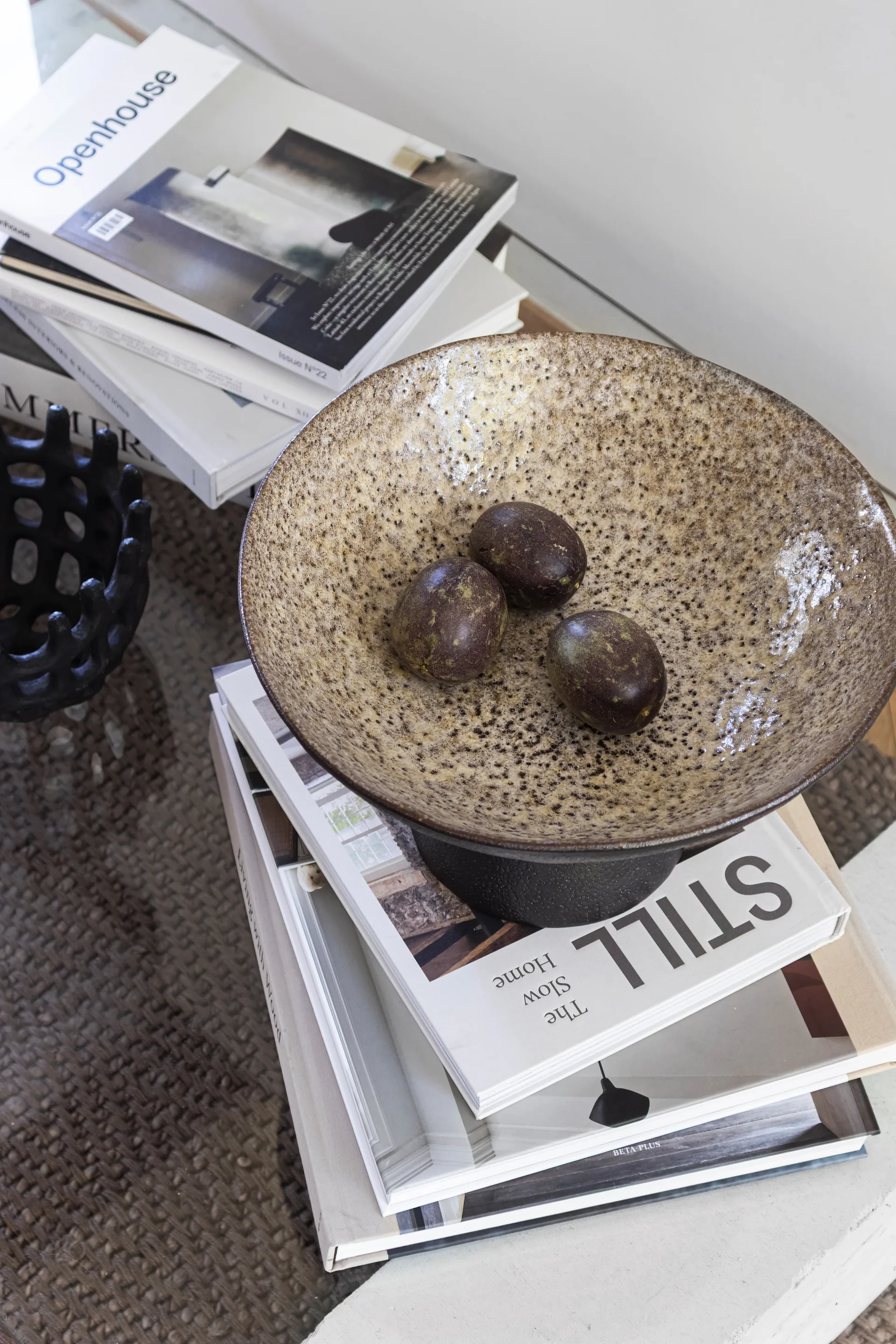 By Hand skål på fot Ø31,5x20 cm, Sand Mette Ditmer