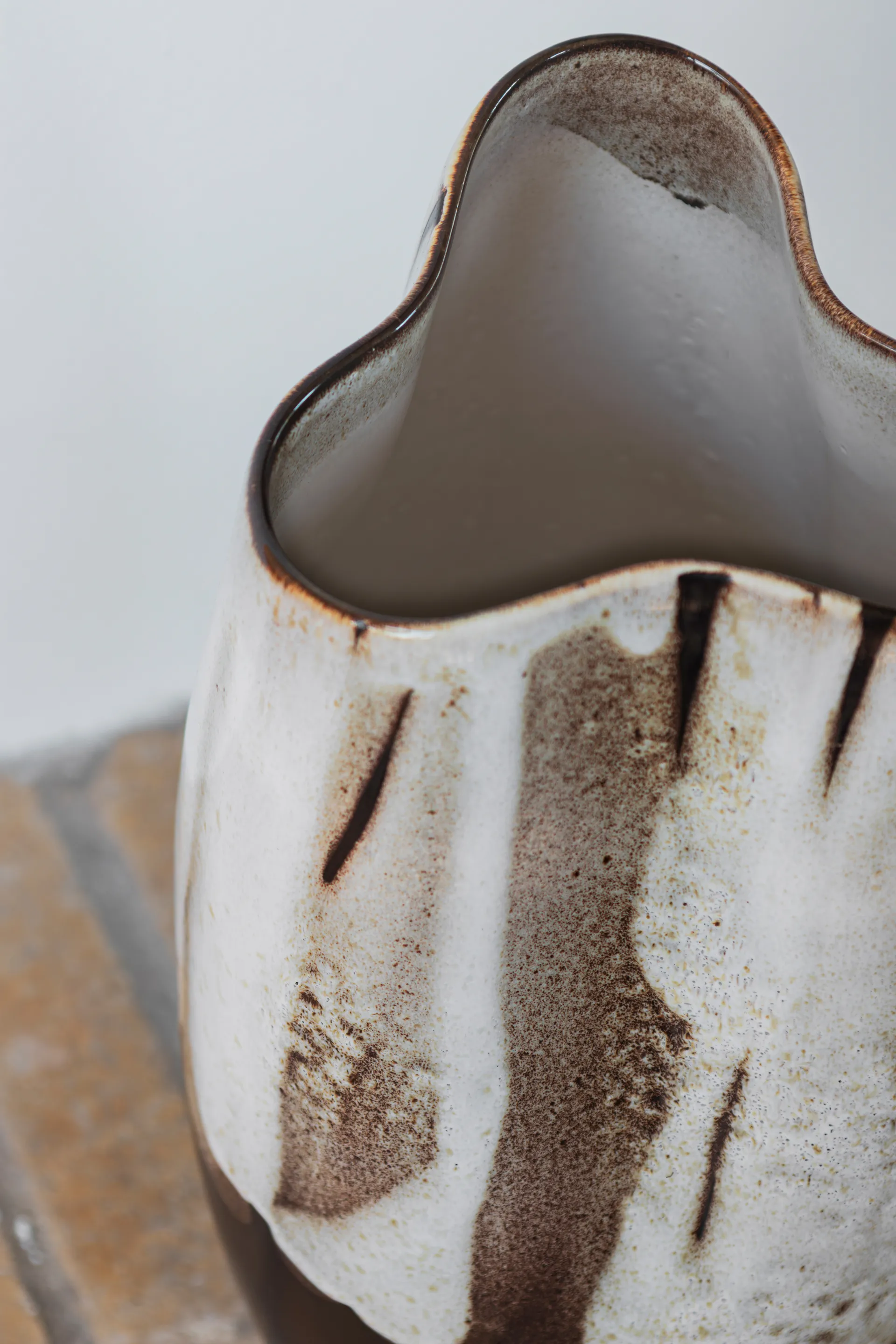 By Hand vase large 38,5 cm, Off-white Mette Ditmer