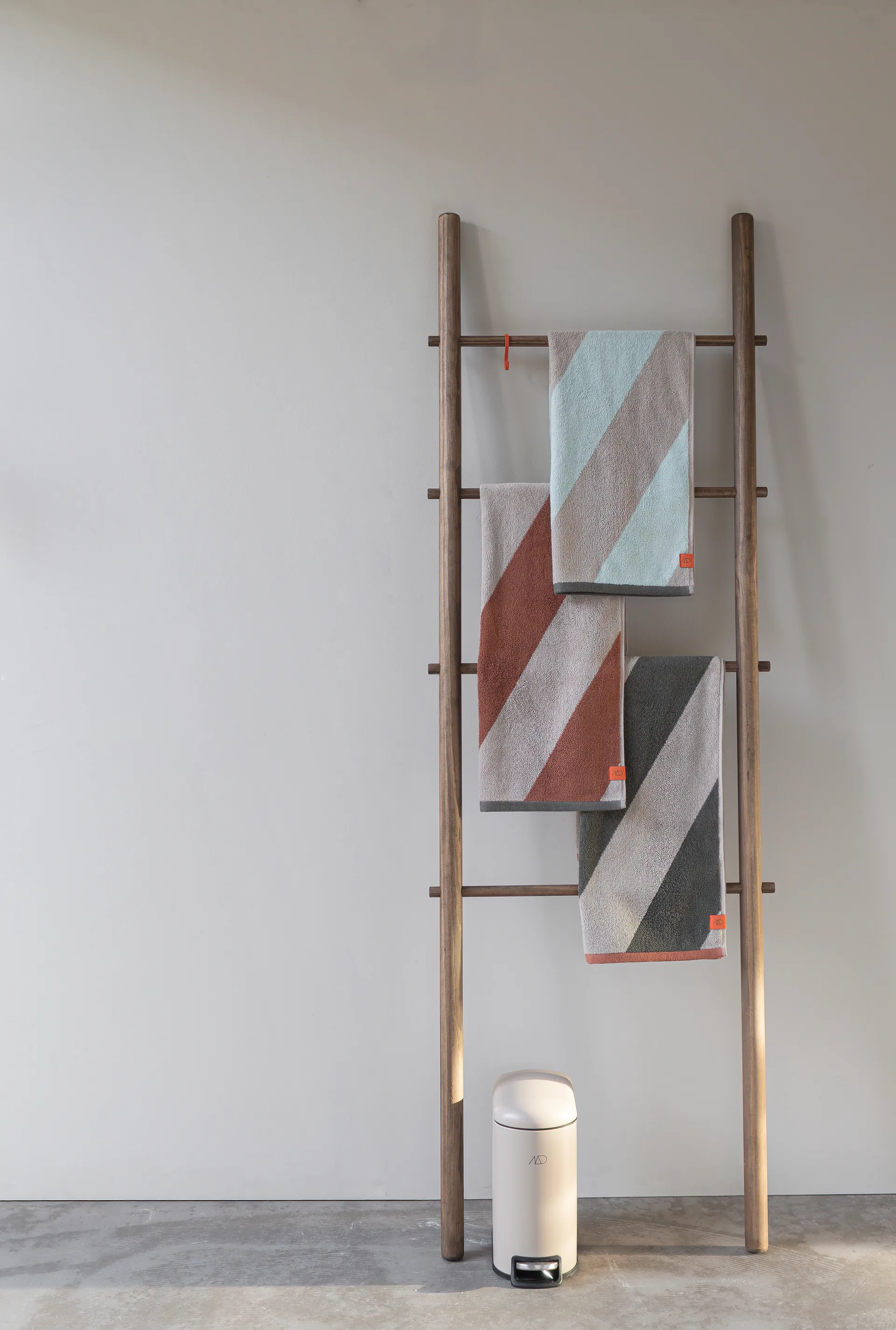 Diagonal håndkle, Brick, 70x133 cm Mette Ditmer