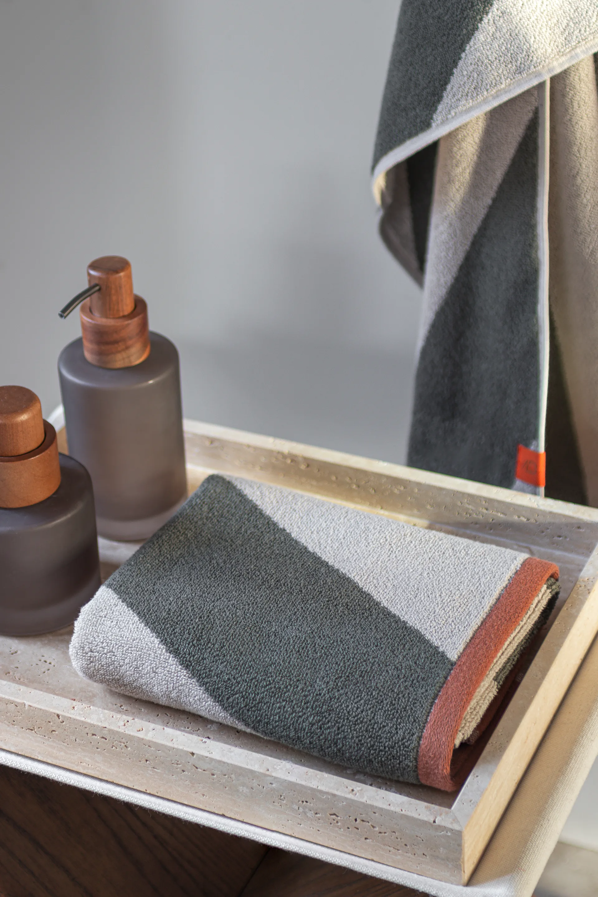 Diagonal håndkle, Dark olive, 50x90 cm Mette Ditmer