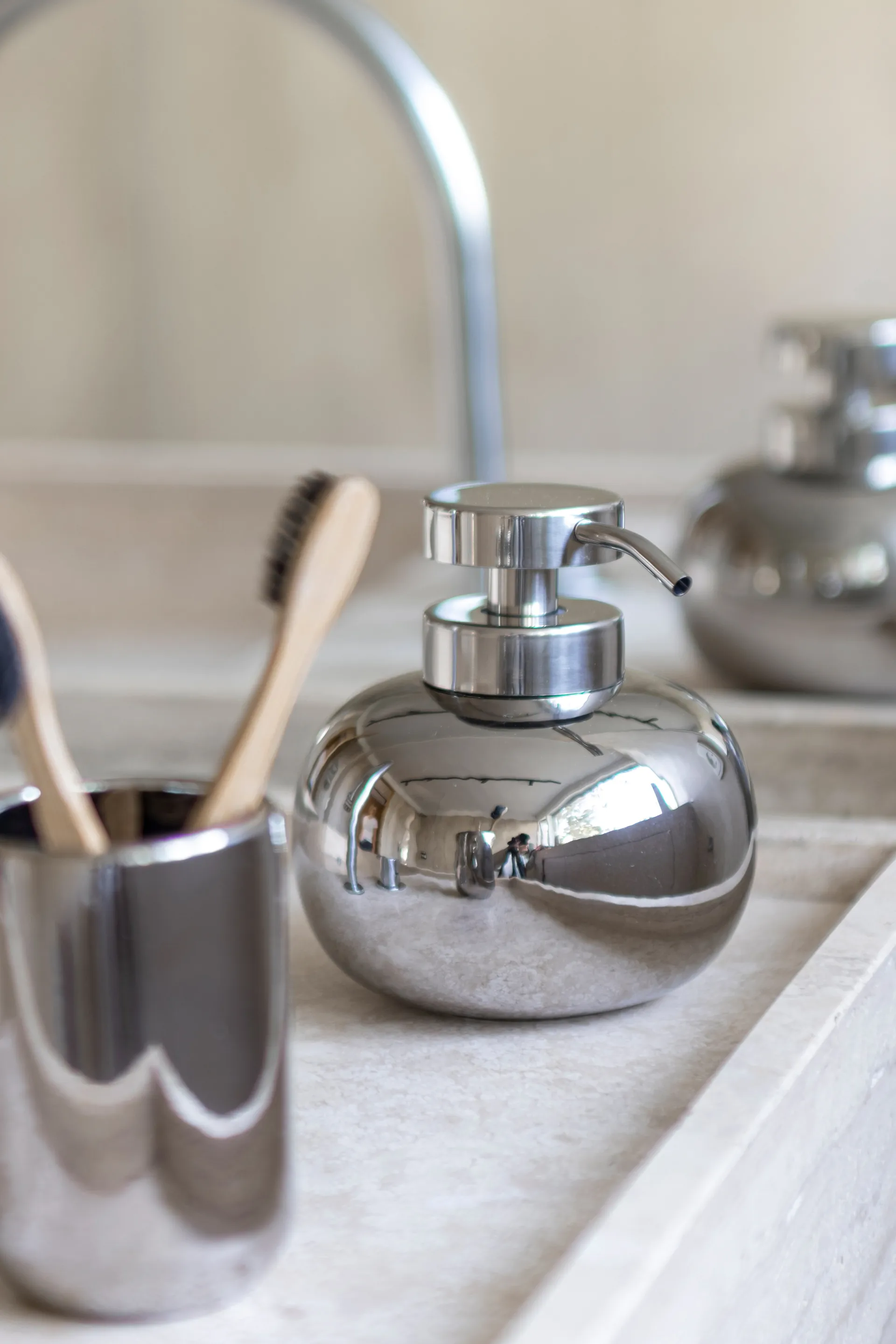 Lotus såpepumpe lav, Chrome Mette Ditmer