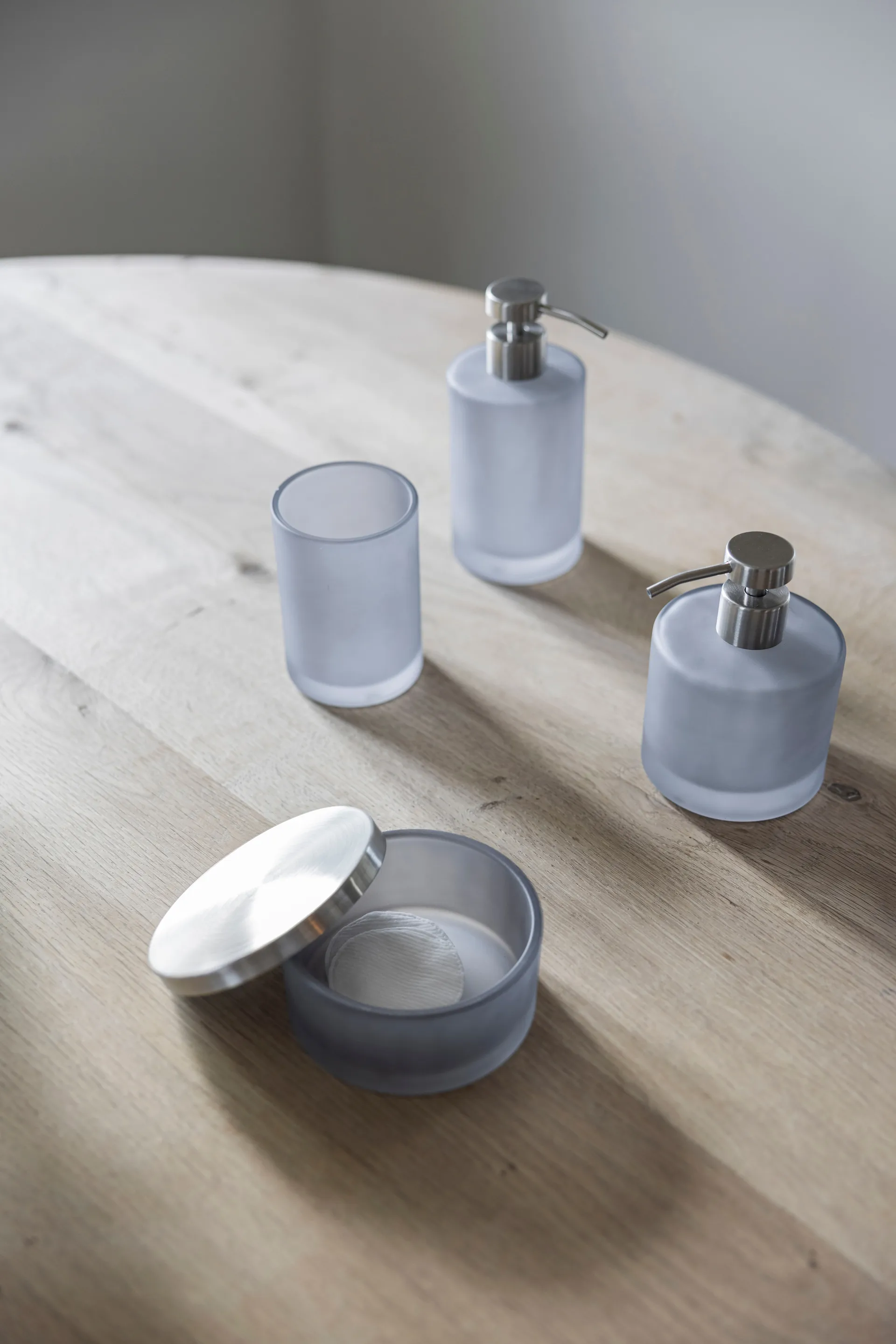 Modest såpepumpe høy, Dove blue Mette Ditmer